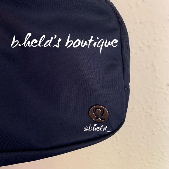 lululemon Everywhere Belt Bag in True Navy Blue with Silver Zipper (1L) New NWT - Picture 12 of 15